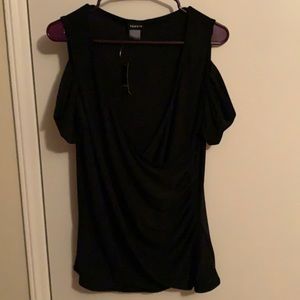 NWT Torrid Black Cold Shoulder Ruched Side Top 1X